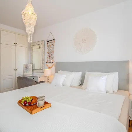 Angel Wings Ocean View Apartment *