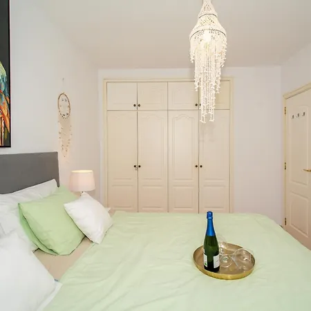 Angel Wings Ocean View Apartment *