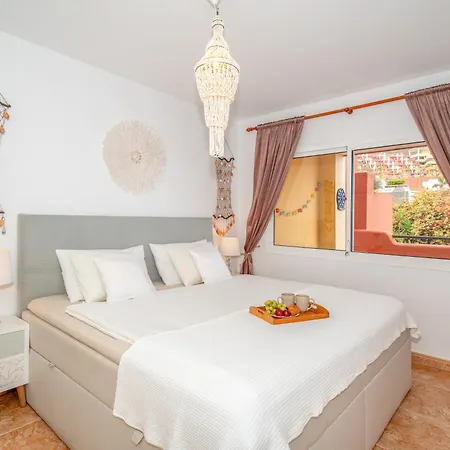 Angel Wings Ocean View Apartment *